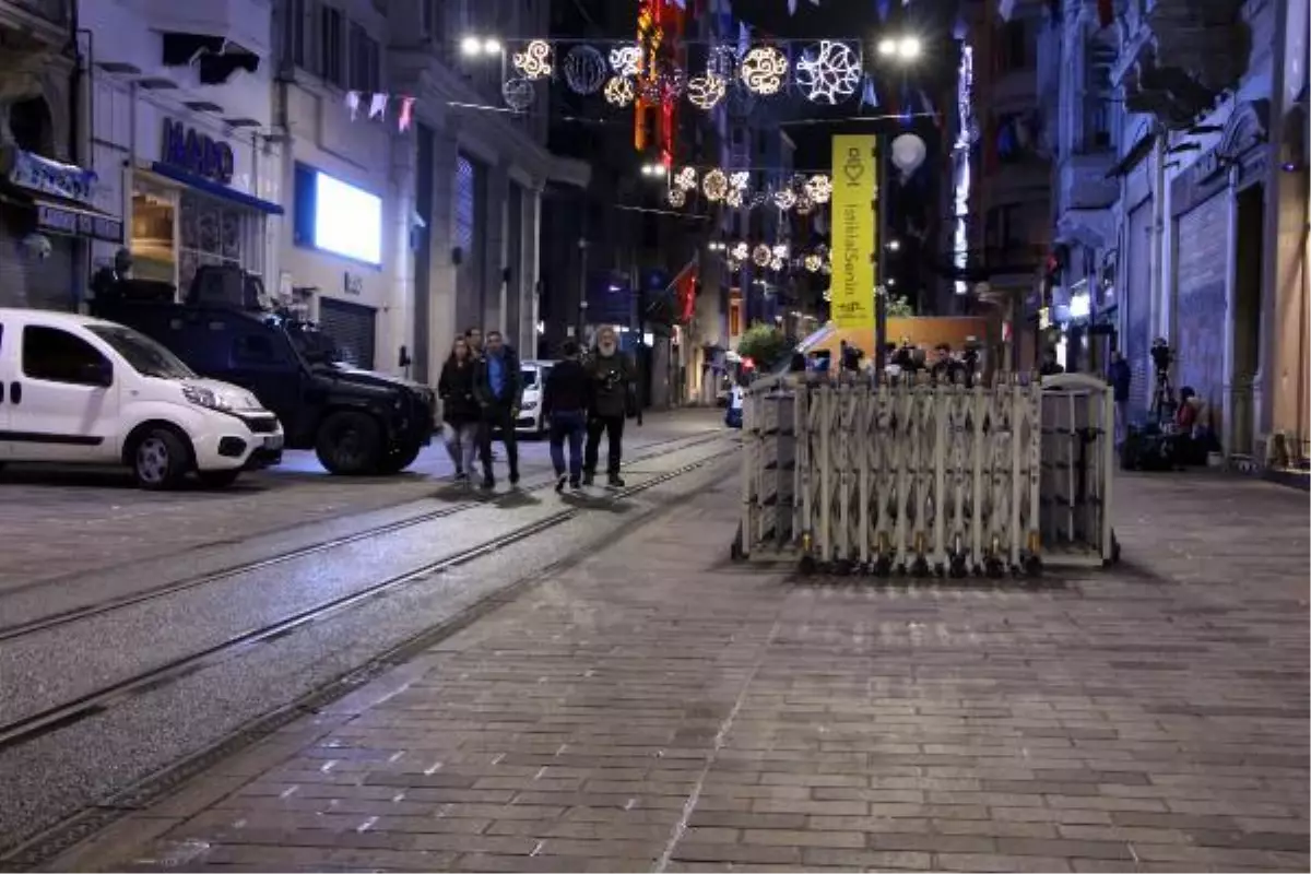 İstiklal Caddesi'nde oturaklar söküldü