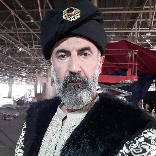 Oyuncu Nurettin Uçar'ın kızı ve eşi bombalı saldırıda hayatını kaybetti! Paylaşımı yürek yaktı