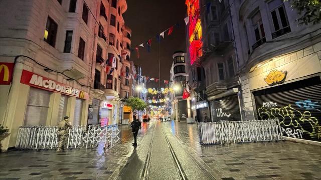 Patlamadan dolayı kapatılan Taksim Meydanı ve İstiklal Caddesi yaya ve araç trafiğine açıldı