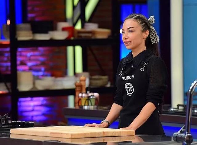 Taksim'de dükkanı olan eski MasterChef yarışmacısı Burcu Önal, saldırı yaşadığı korkuyu anlattı: 5 dakika uzaklıktaydık Taksim'de dükkanı olan eski MasterChef yarışmacısı Burcu Önal, saldırı yaşadığı korkuyu anlattı: 5 dakika uzaklıktaydık
