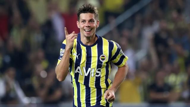 Taraftar çıldıracak! Beşiktaş pusuda, yıldız futbolcunun Fenerbahçe'ye vereceği cevabı bekliyor