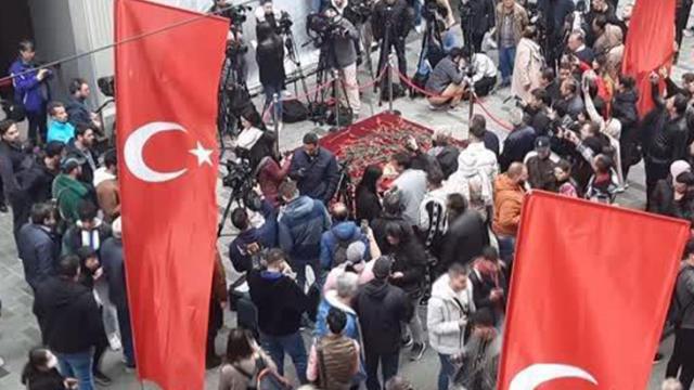 Türk bayraklarıyla donatılan İstiklal Caddesi görüntülendi