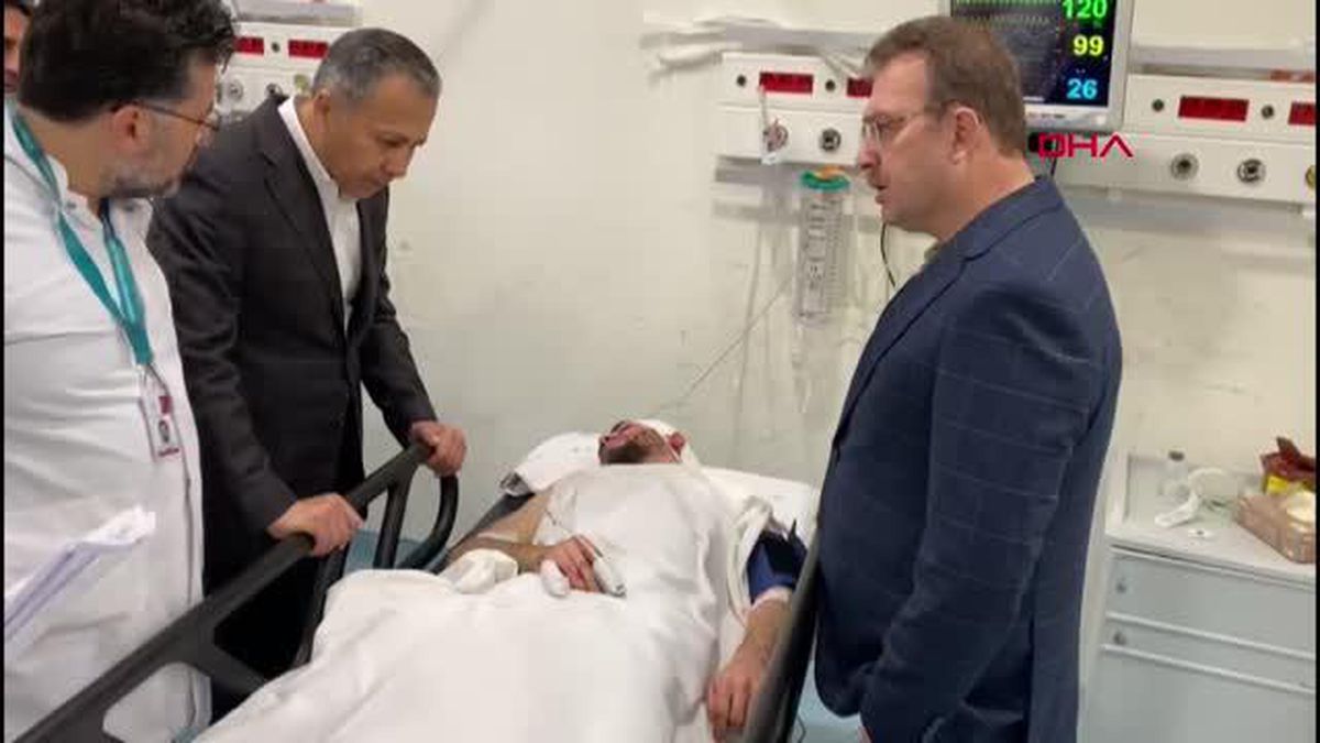 VALİ YERLİKAYA YARALILARI HASTANEDE ZİYARET ETTİ