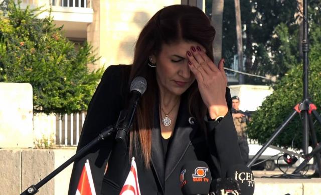 Başkonsolosun zor anları! Kürsüde fenalaştı, iner inmez baygınlık geçirdi