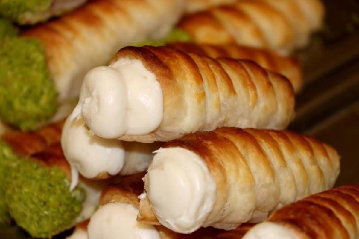 Cannoli nedir, nasıl bir tatlı? Cannoli hangi ülkeye ait? Masterchef Cannoli tarifi, nasıl bir yemek, nasıl yapılır? Cannoli nasıl bir üründür?
