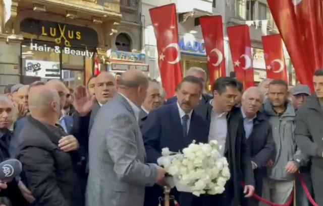 Taksim'de açıklama yapan İYİ Partili heyete vatandaştan tepki: Sabahtan beri hepiniz gülüyorsunuz, utanın
