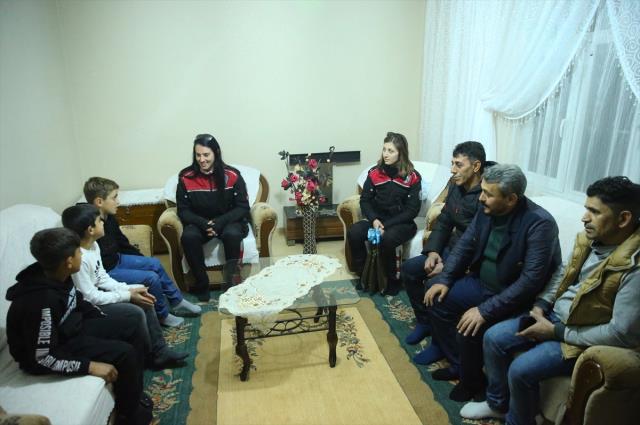 Çalındı sanılan Türk bayrağını milli takıma gönül veren çocukların aldığı belirlendi