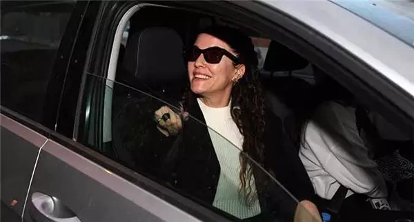 Kıvanç Tatlıtuğ, yıllar sonra birlikte rol aldığı Beren Saat hakkında konuştu: Onunla çalışmak çok konforluydu Kıvanç Tatlıtuğ, yıllar sonra birlikte rol aldığı Beren Saat hakkında konuştu: Onunla çalışmak çok konforluydu