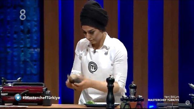 Masterchef Esra kimdir? Masterchef eski yarışmacı Esra Tokelli kimdir, kaç yaşında, aslen nereli, evli mi, yarışmada kaçıncı oldu?