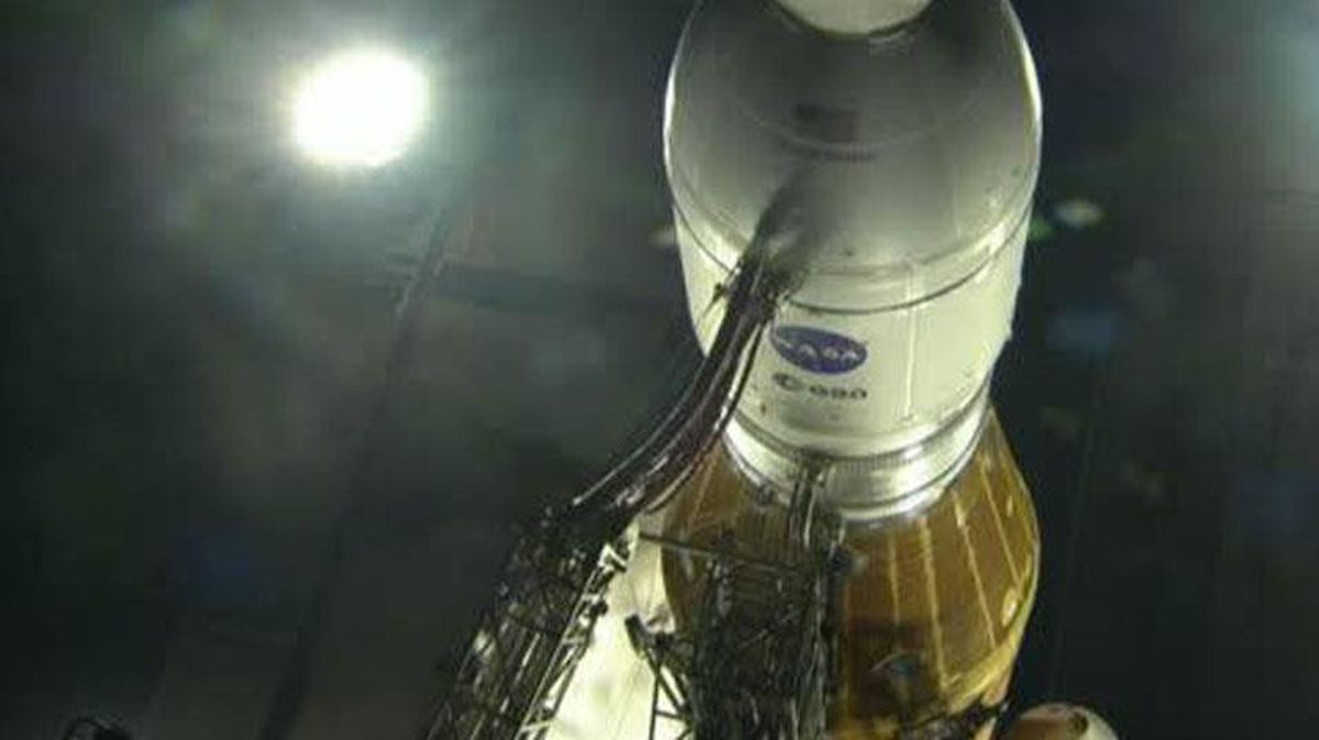 NASA'nın Orion uzay aracını taşıyan Artemis I başarıyla fırlatıldı