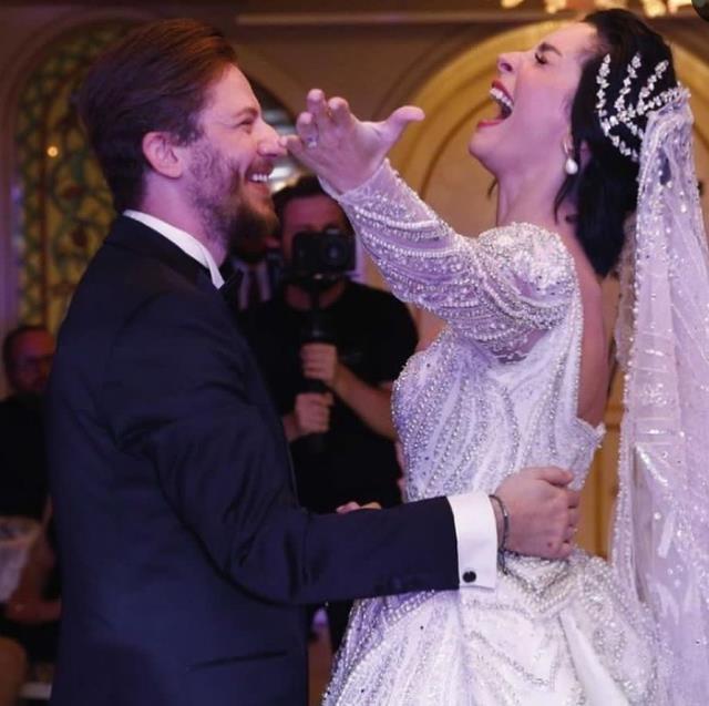 45 günlük eşinden boşanma kararı alan Merve Boluğur, soyadını sildi
