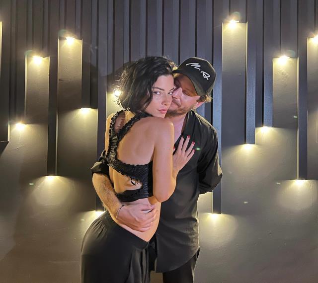 45 günlük eşinden boşanma kararı alan Merve Boluğur, jartiyerli pozunu paylaştı