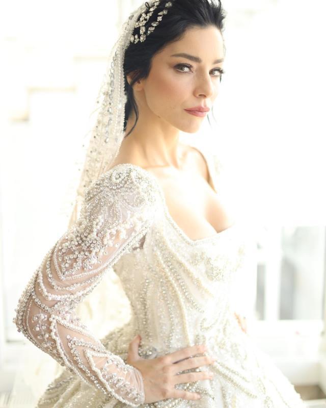 Boşanma kararının ardından her şeyi tek kalemde silen Merve Boluğur, gelinlikli fotoğraflarına kıyamadı Boşanma kararının ardından her şeyi tek kalemde silen Merve Boluğur, gelinlikli fotoğraflarına kıyamadı