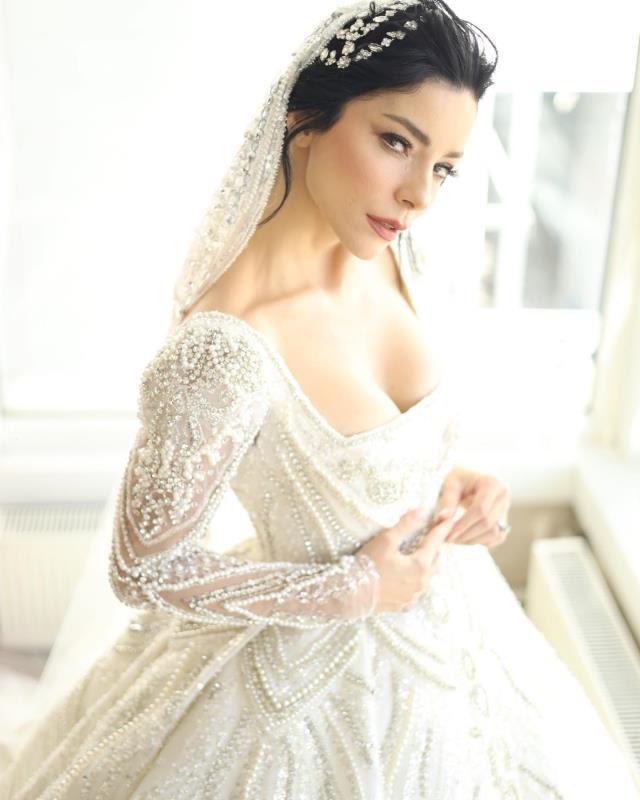 Boşanma kararının ardından her şeyi tek kalemde silen Merve Boluğur, gelinlikli fotoğraflarına kıyamadı Boşanma kararının ardından her şeyi tek kalemde silen Merve Boluğur, gelinlikli fotoğraflarına kıyamadı