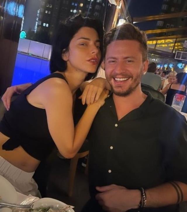 Boşanma kararının ardından her şeyi tek kalemde silen Merve Boluğur, gelinlikli fotoğraflarına kıyamadı Boşanma kararının ardından her şeyi tek kalemde silen Merve Boluğur, gelinlikli fotoğraflarına kıyamadı