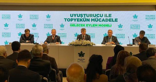 Davutoğlu'nun sözleri iktidarın hoşuna gitmeyecek: Başbakanken kullandığım uçakla uyuşturucu taşındı Davutoğlu'nun sözleri iktidarın hoşuna gitmeyecek: Başbakanken kullandığım uçakla uyuşturucu taşındı