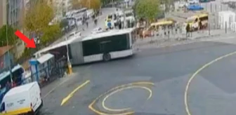 Kadıköy'de yürekleri ağızlara getiren metrobüs kazası kamerada