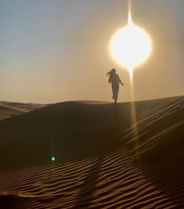 Yasak Elma'nın başrolü Şevval Sam, art arda çölde verdiği pozları paylaştı