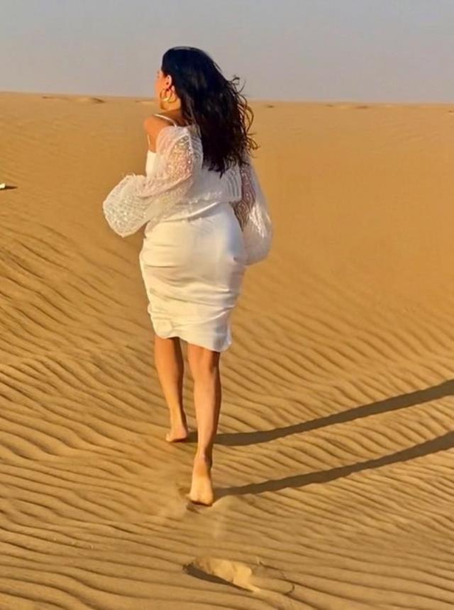 Yasak Elma'nın başrolü Şevval Sam, art arda çölde verdiği pozları paylaştı