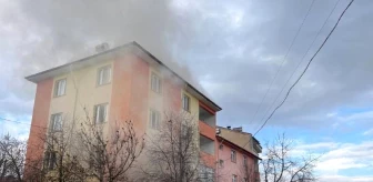 4 katlı apartmanda yangın: Binada yaşayan vatandaşlar tahliye edildi