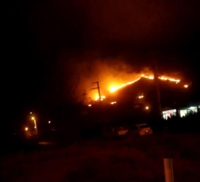 Alevlerin yükseldiği Gökçeada'da Belediye Başkanı Çetin'den sabotaj iddiası: Hainler dört farklı noktadan ateşe verdiler Alevlerin yükseldiği Gökçeada'da Belediye Başkanı Çetin'den sabotaj iddiası: Hainler dört farklı noktadan ateşe verdiler