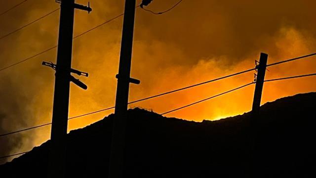 Alevlerin yükseldiği Gökçeada'da Belediye Başkanı Çetin'den sabotaj iddiası: Hainler dört farklı noktadan ateşe verdiler Alevlerin yükseldiği Gökçeada'da Belediye Başkanı Çetin'den sabotaj iddiası: Hainler dört farklı noktadan ateşe verdiler