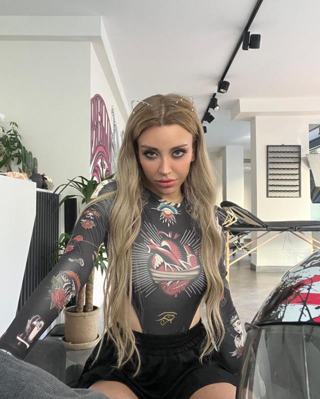 Türk lirasını klozete atan fenomen hakkında 7 buçuk yıl hapis talebi Türk lirasını klozete atan fenomen hakkında 7 buçuk yıl hapis talebi