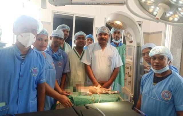 Yeni doğan bebeğin karnını açan doktorlar, karşılarına çıkan manzaraya inanamadı Yeni doğan bebeğin karnını açan doktorlar, karşılarına çıkan manzaraya inanamadı