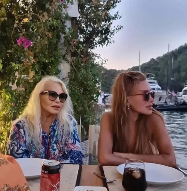 Annesinin 50 milyon TL'lik evini zorla aldığı gerekçesiyle davalık olan Seren Serengil, hakkındaki iddiaları yalanladı Annesinin 50 milyon TL'lik evini zorla aldığı gerekçesiyle davalık olan Seren Serengil, hakkındaki iddiaları yalanladı