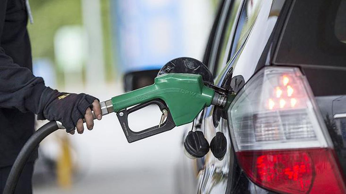 Araç sahiplerini sevindiren gelişme! Motorinden sonra bir indirim de benzine geldi