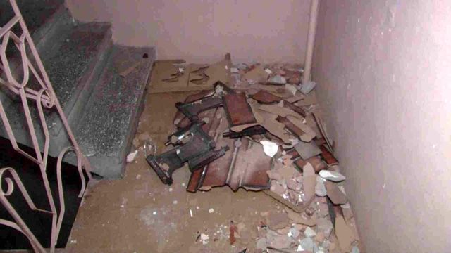Kiracısıyla zam konusunda anlaşamayan ev sahibi, kapıyı balyozla kırdı