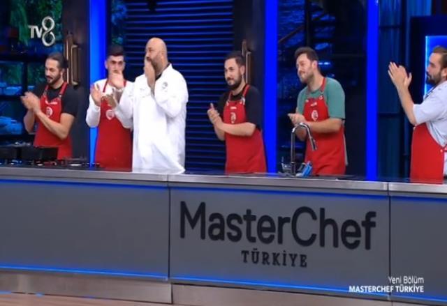 Danilo Şef kime kaşık attı? Masterchef 2 kaşık kime atıldı? 19 Kasım Danilo Zanna 2 kaşığı kime attı? Yarışmacıya mı yoksa şefe mi attı?