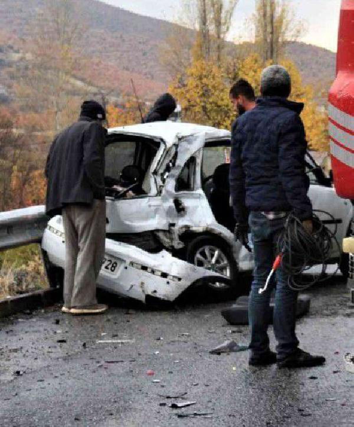 Elazığ'da, TIR ile otomobilin çarpıştığı kazada ölü sayısı 2'ye çıktı