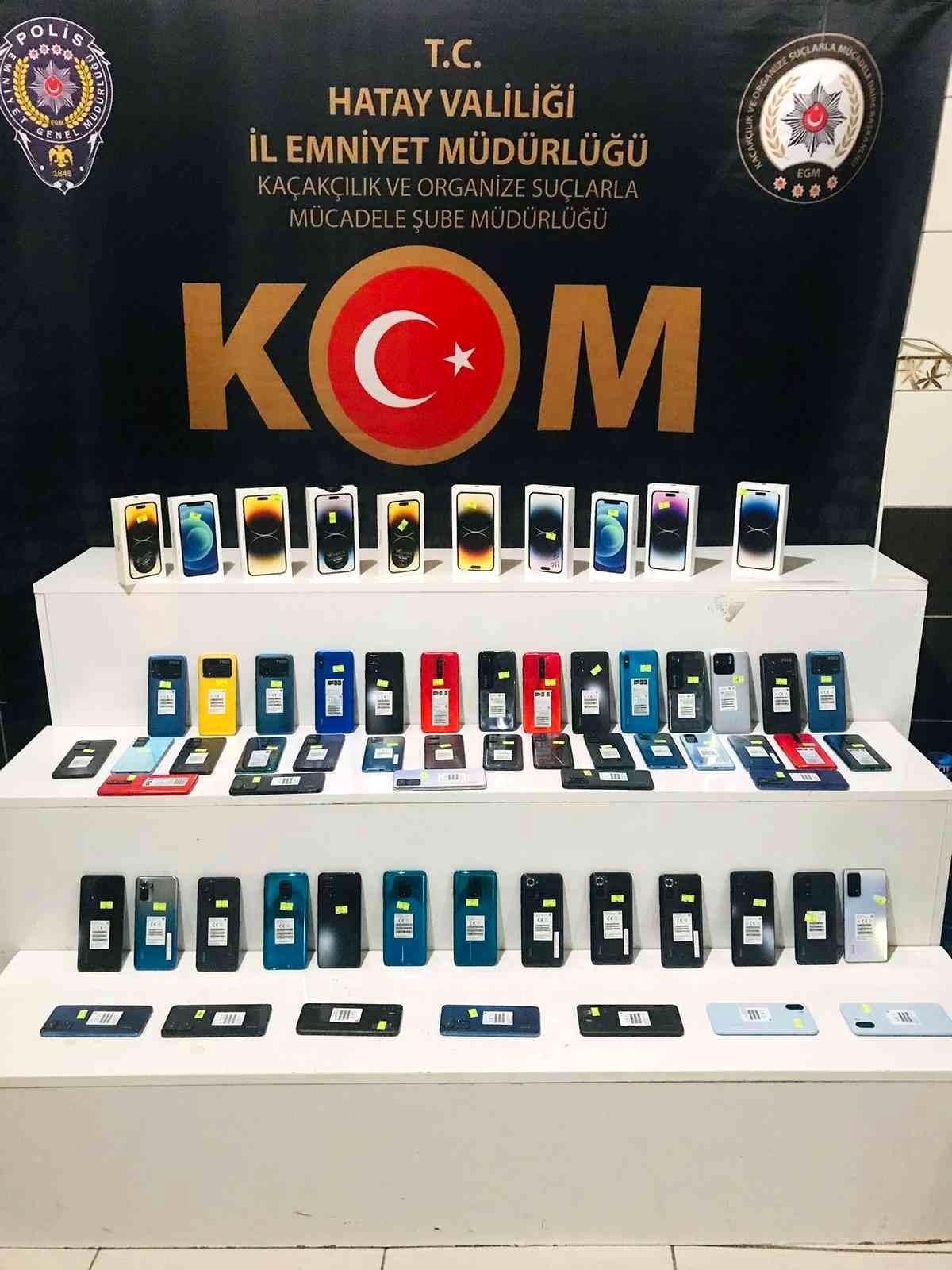 Hatay'da 75 kaçak telefon ele geçirildi