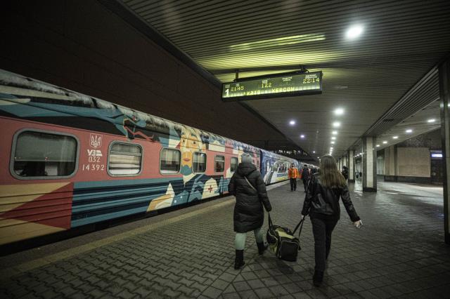 Kiev'den Rus ordusunun çekildiği Herson'a ilk yolcu treni