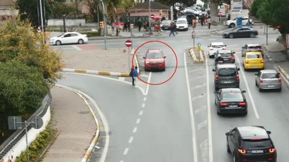 Polisi görünce yaptıkları kurnazlık, drone kamerasına yakalandı