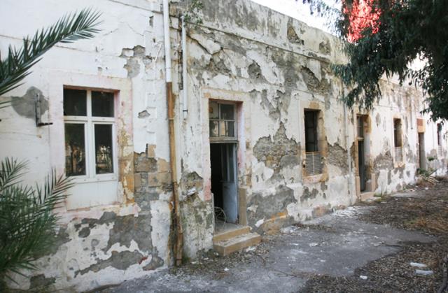 Türkiye'deki en ilginç okul! Bahçesinde 1901 yılında duran heykeli duyunca hayret edeceksiniz Türkiye'deki en ilginç okul! Bahçesinde 1901 yılında duran heykeli duyunca hayret edeceksiniz