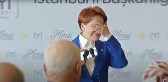 Her şey telefonundan açtığı marşla başladı! Akşener kürsüde gözyaşlarına boğuldu