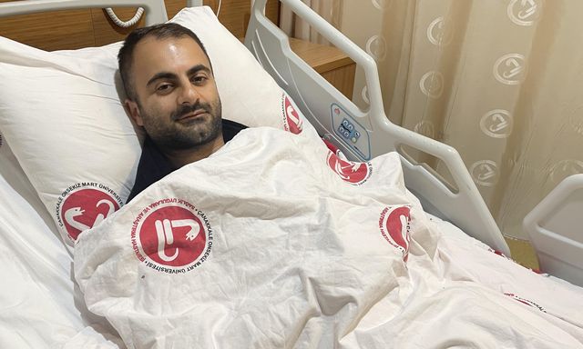 Karın ağrısı şikayetiyle hastaneye giden vatandaş acilen ameliyata alındı: Karşımızda ilginç bir vaka var