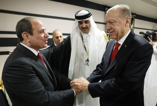 Cumhurbaşkanı Erdoğan, 'Asla görüşmem' dediği Sisi ile el sıkıştı, sırada başka bir lider daha var