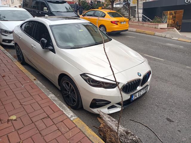 İstanbul'da yağmur ve şiddetli rüzgar başladı
