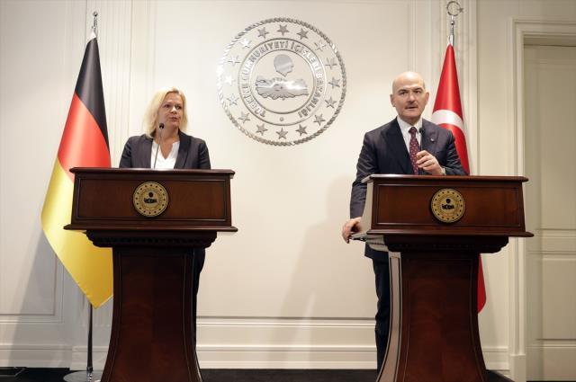 Alman Bakan'dan 'FETÖ firarisi Adil Öksüz ve Zekeriya Öz'ü iade edecek misiniz?' sorusuna kaçamak yanıt