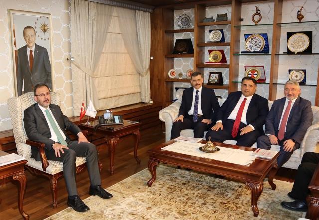 Çorum Valisi Mustafa Çiftçi, Cumhurbaşkanı Erdoğan'ın fotoğrafını makam odasından kaldırdı