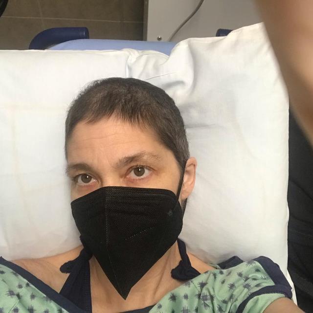 Kanser tedavisi gören oyuncu Nicki Aycox hayatını kaybetti