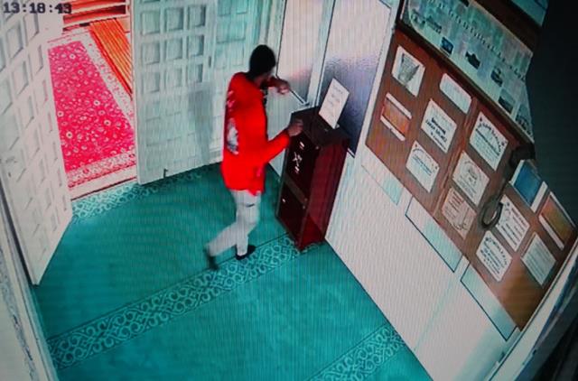 Sakızın bir de böyle özelliği varmış! Antalya'da hırsızın cami kasasından paraları çalma yöntemi hayrete düşürdü