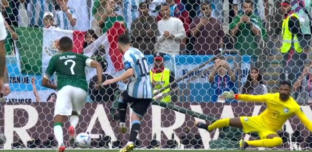 Suudi Arabistan kalecisi, Messi'nin attığı gol öncesi yaptığı hareketle dalga konusu oldu