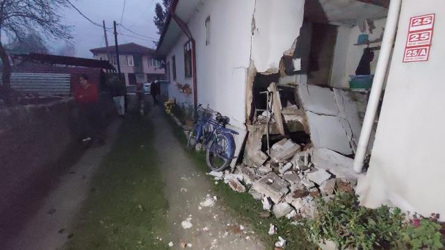Fırsatçılar deprem de dinlemiyor! Vatandaşlar kendini sokağa atınca hemen harekete geçtiler Fırsatçılar deprem de dinlemiyor! Vatandaşlar kendini sokağa atınca hemen harekete geçtiler