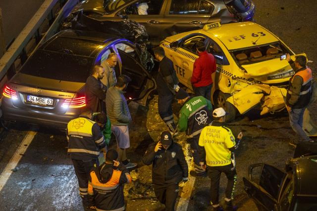 Mecidiköy'de zincirleme kaza! 13 araç birbirine girdi