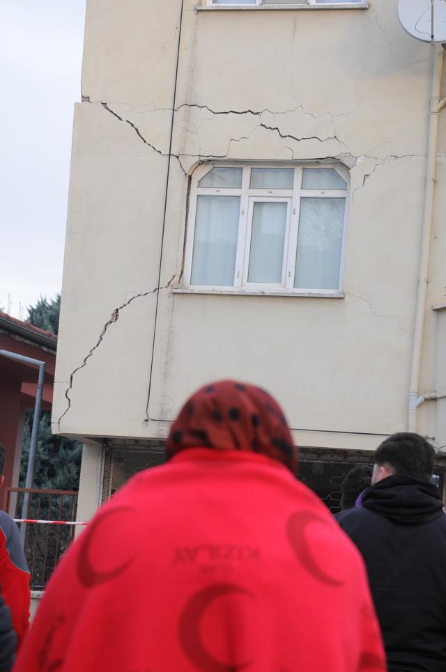 Son Dakika! 5.9'luk Düzce depreminde can kaybı var mı? Son durumu Cumhurbaşkanı Erdoğan paylaştı