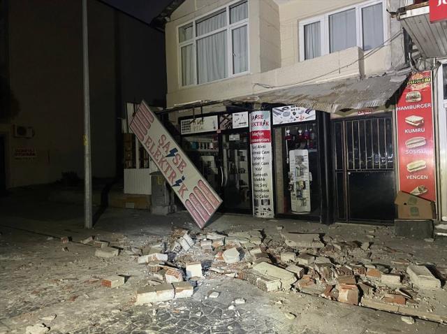 Son Dakika! Düzce'de 5.9 şiddetinde deprem! Sarsıntı İstanbul dahil birçok ilden hissedildi